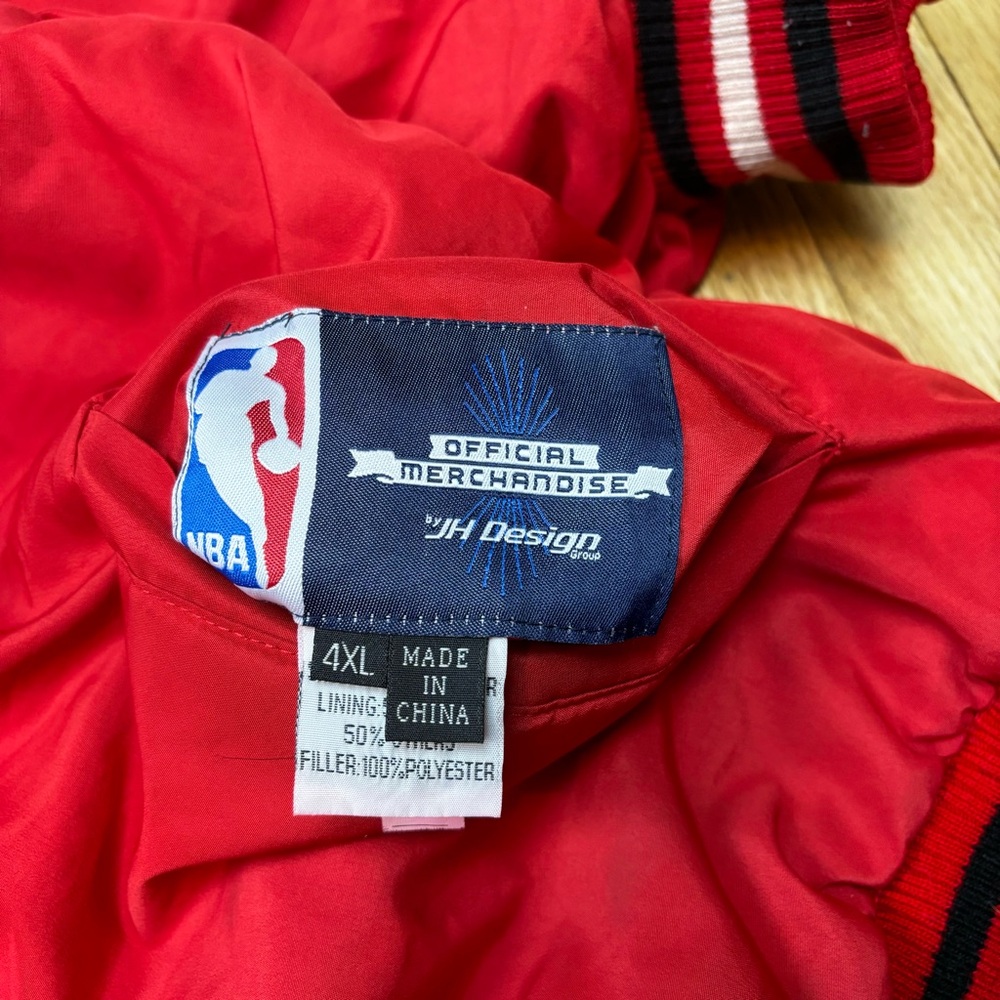 Chicago Bulls Red Jacket - Picture 7 of 13